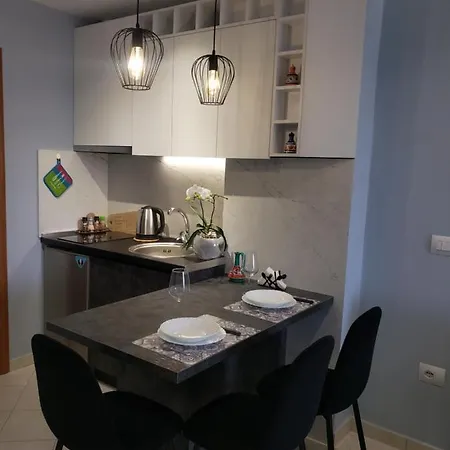 Nr. 28. E Luminoso شقة *