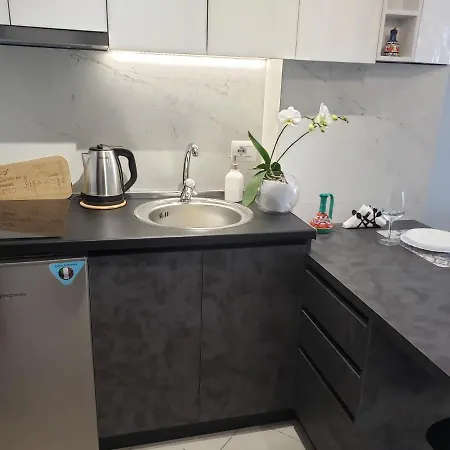 Nr. 28. E Luminoso *